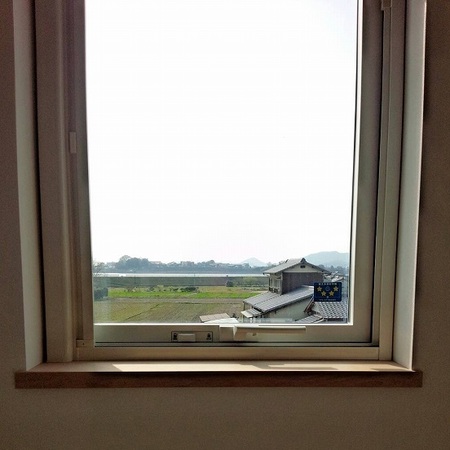 香南町S邸二階窓.jpg