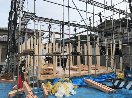香川町T様邸建て方①.jpg