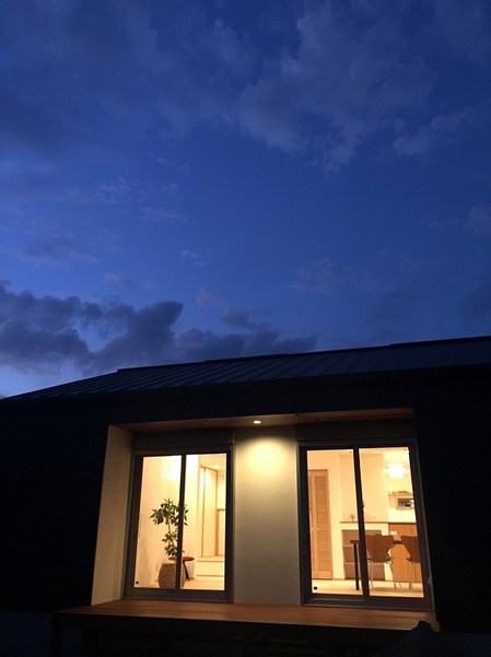 宇多津町I様邸(夜).jpg